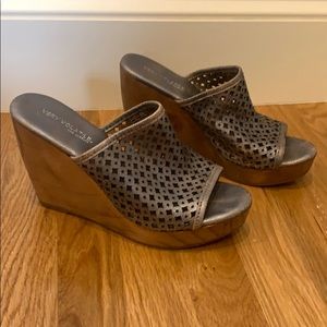 Volatile distressed wedges